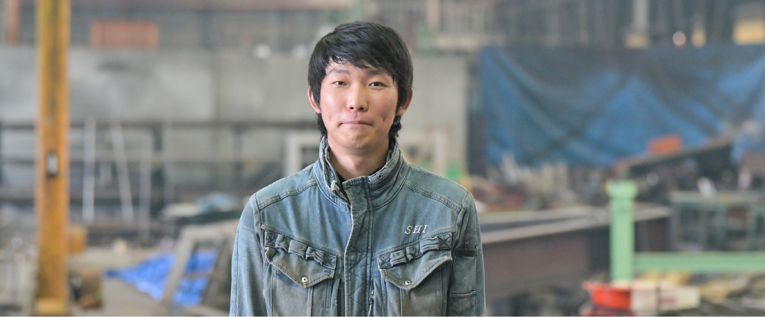 製缶部で働くN.Rさんのポートレート